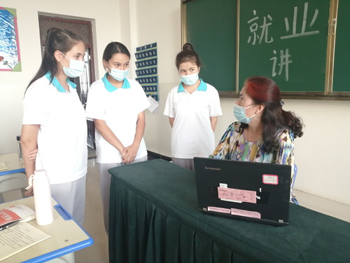 耐心回答學生問題_副本