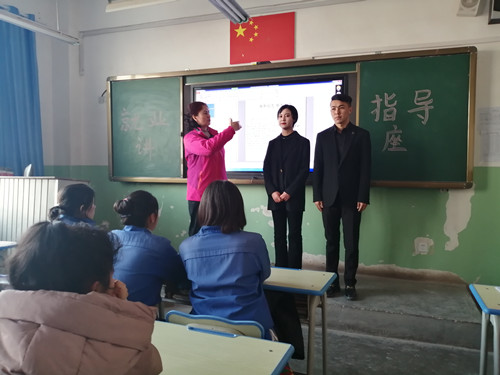 指導學生著裝_副本